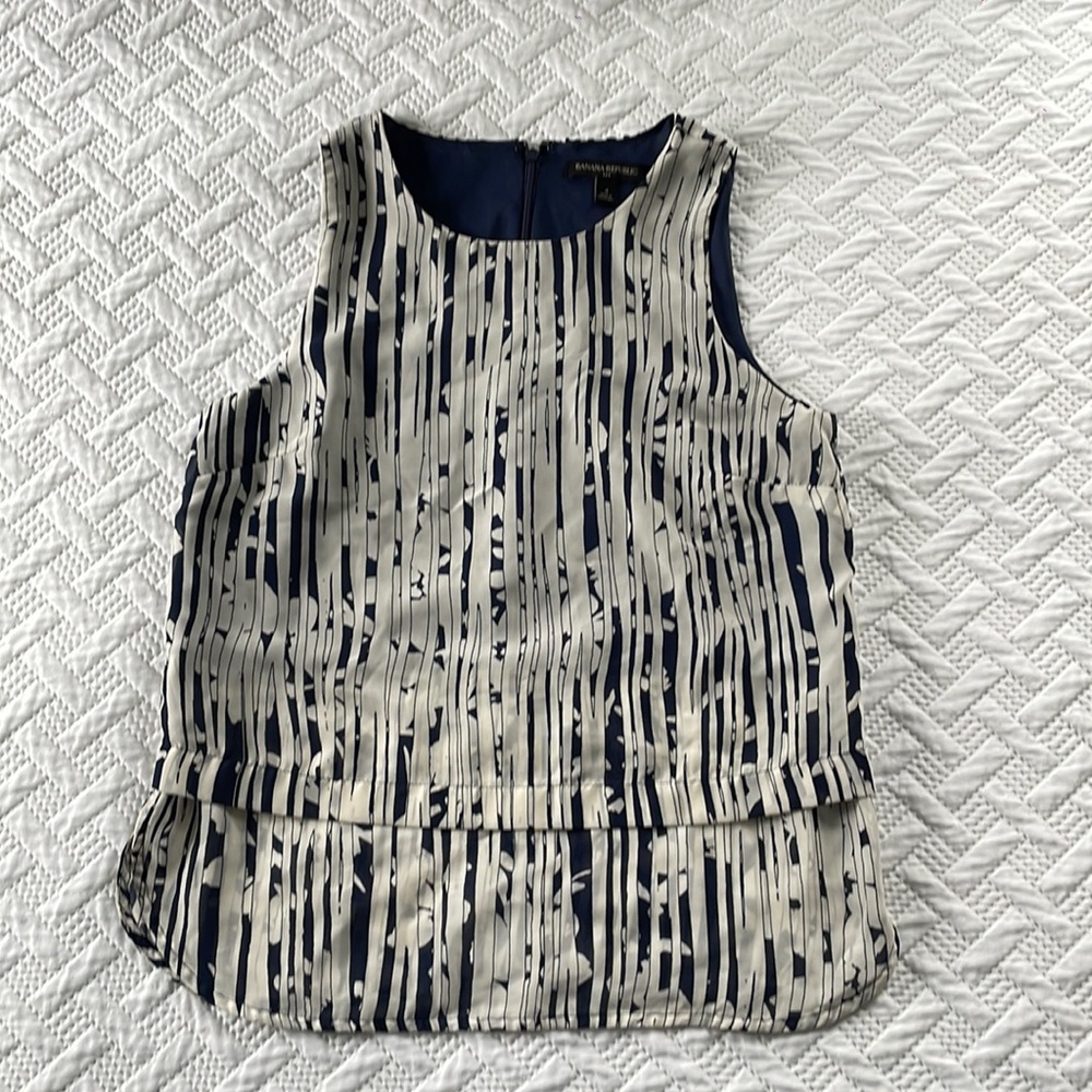 Banana Republic Sleeveless Blue & White Top